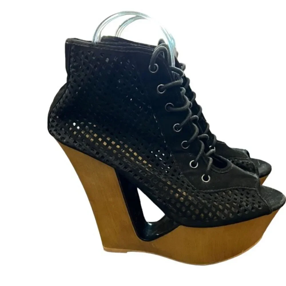 Rouge Helium Super Platform with Cutout Heel, Laced, Perforated Upper Size‎ 9